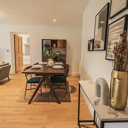 The Mabel Stone Cross Mansion 阿尔弗斯顿